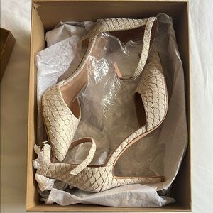 Join Elegant Cream Textured Women's Heels